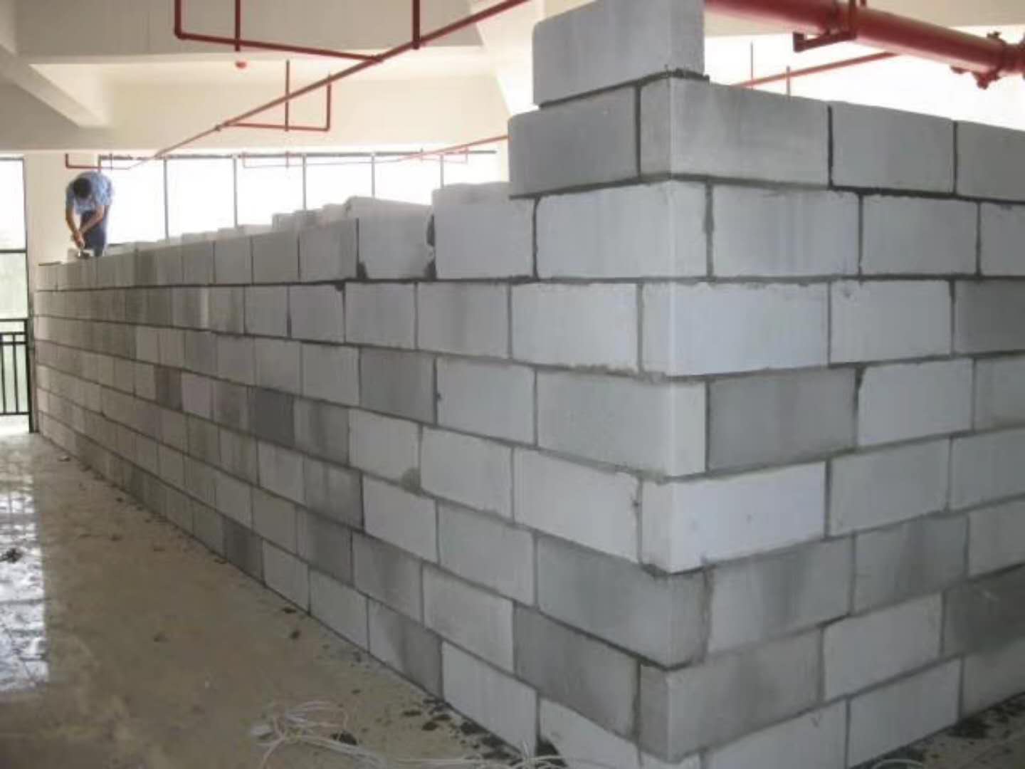 鹿寨蒸压加气混凝土砌块承重墙静力和抗震性能的研究